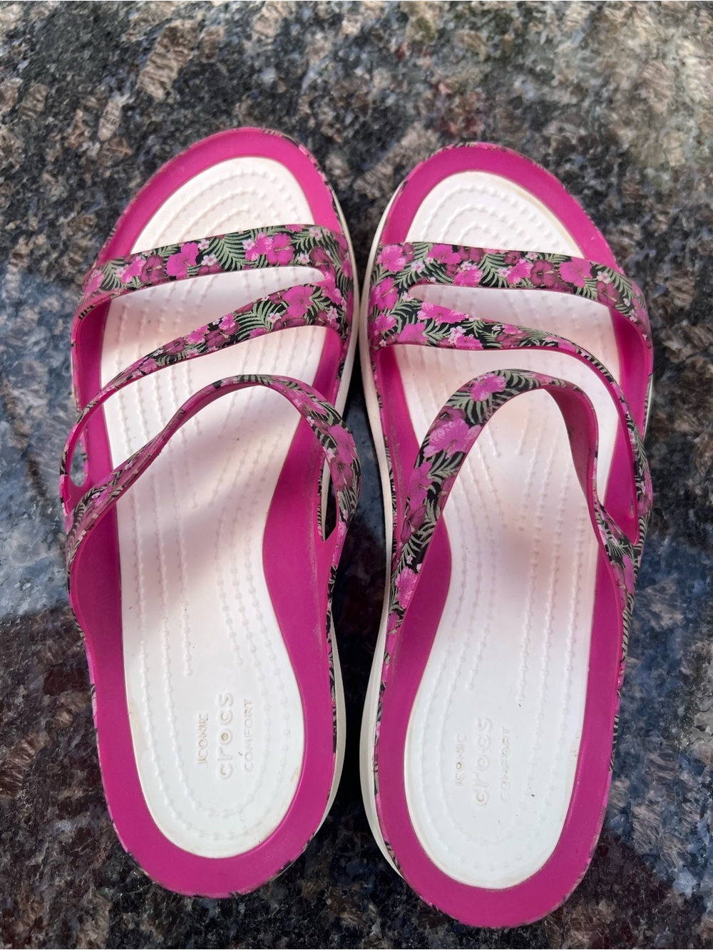 CROCS Women's Hot Pink Tropical Print Strappy Sandals